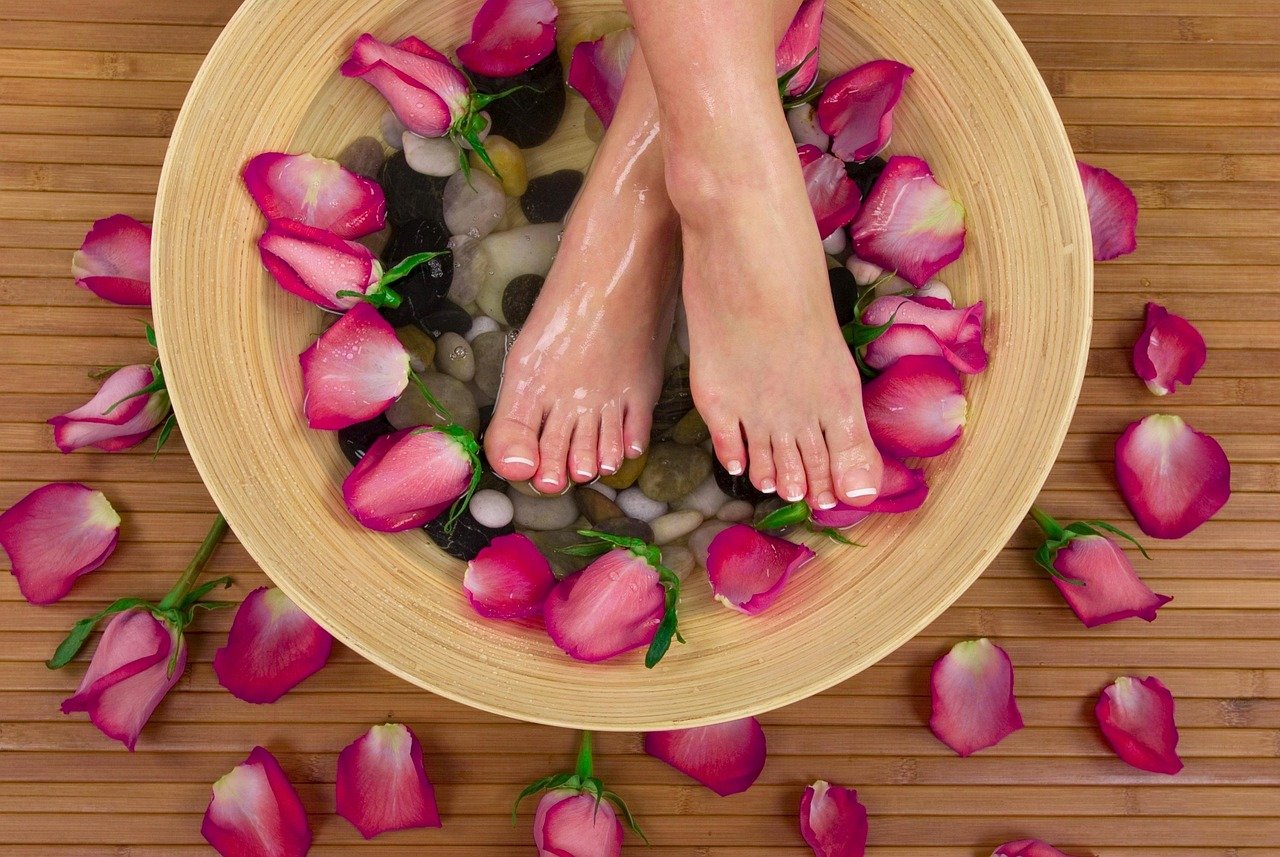 feet, basin, foot spa, flowers, flower wallpaper, roses, petals, rose petals, pink roses, nature, pink petals, beautiful flowers, spa, treatment, relaxation, toes, salon, flower background, wellness